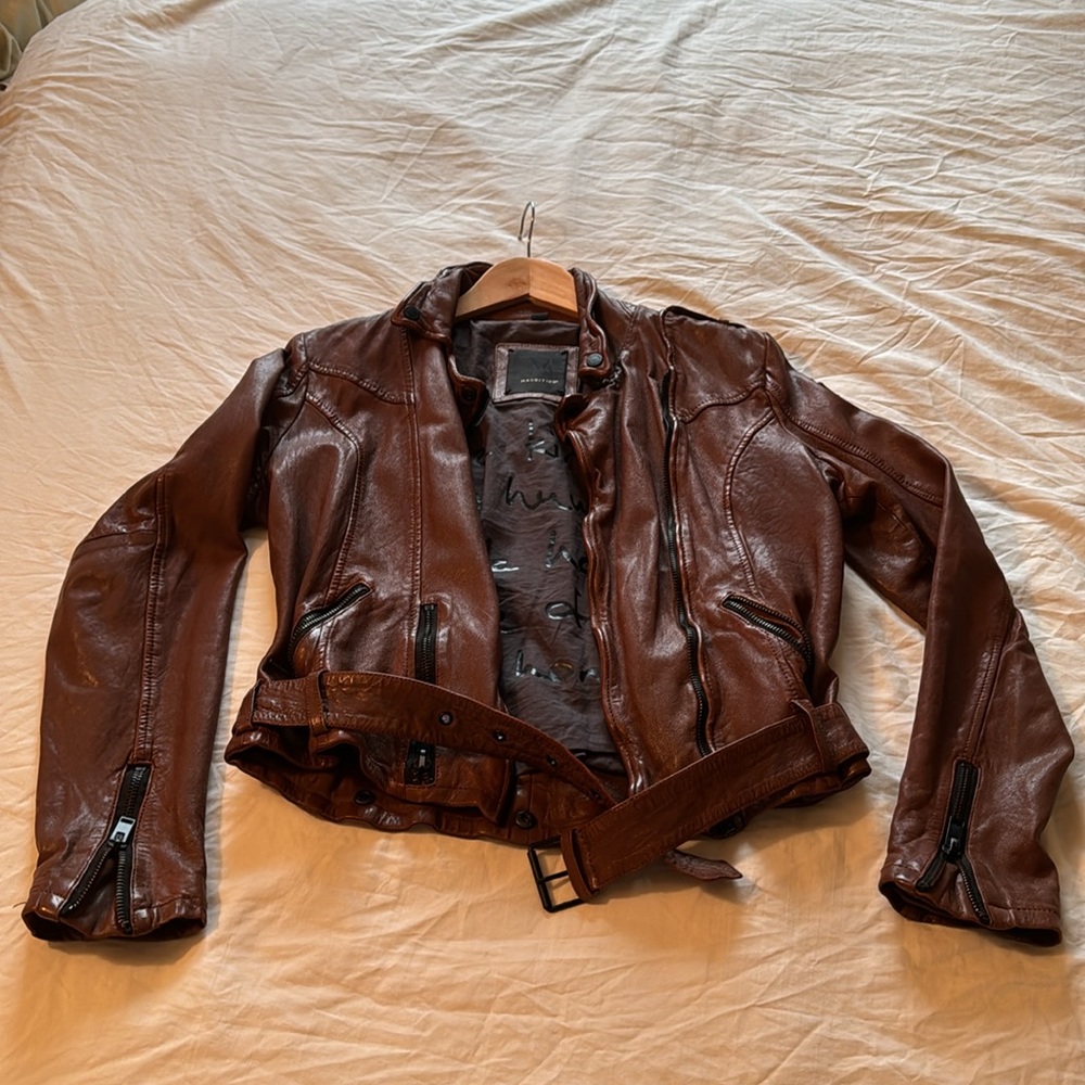 Practically New, Worn Just A Couple Of Times. Per… - image 2